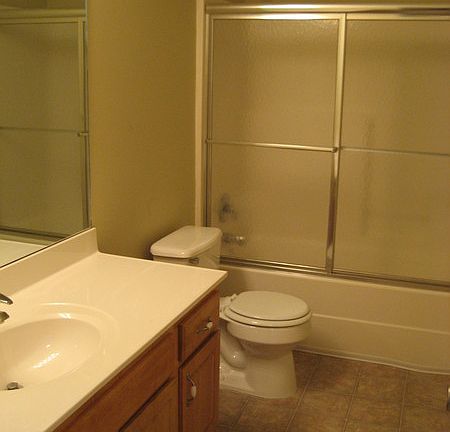4th image of 502 N Austin St APT B