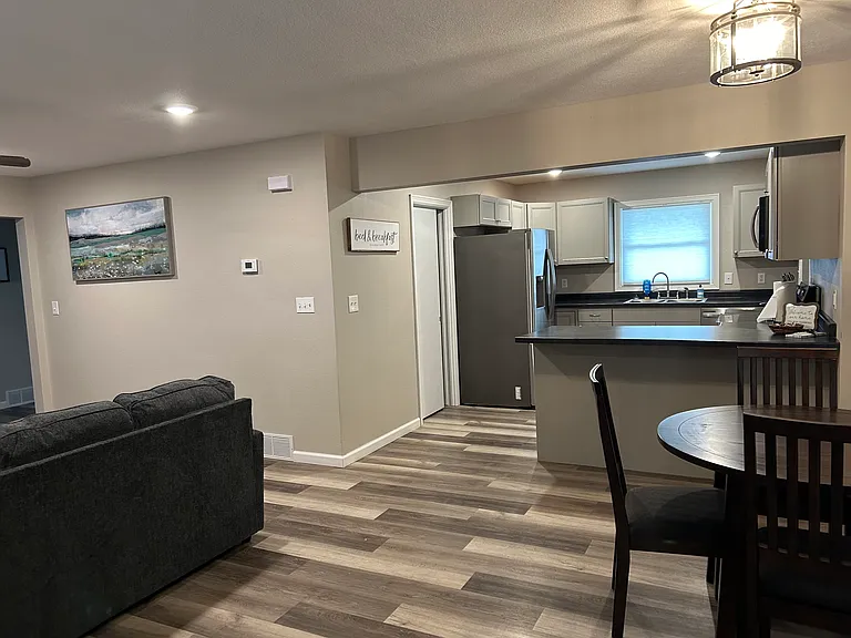 710 E Ross St — Photo 4