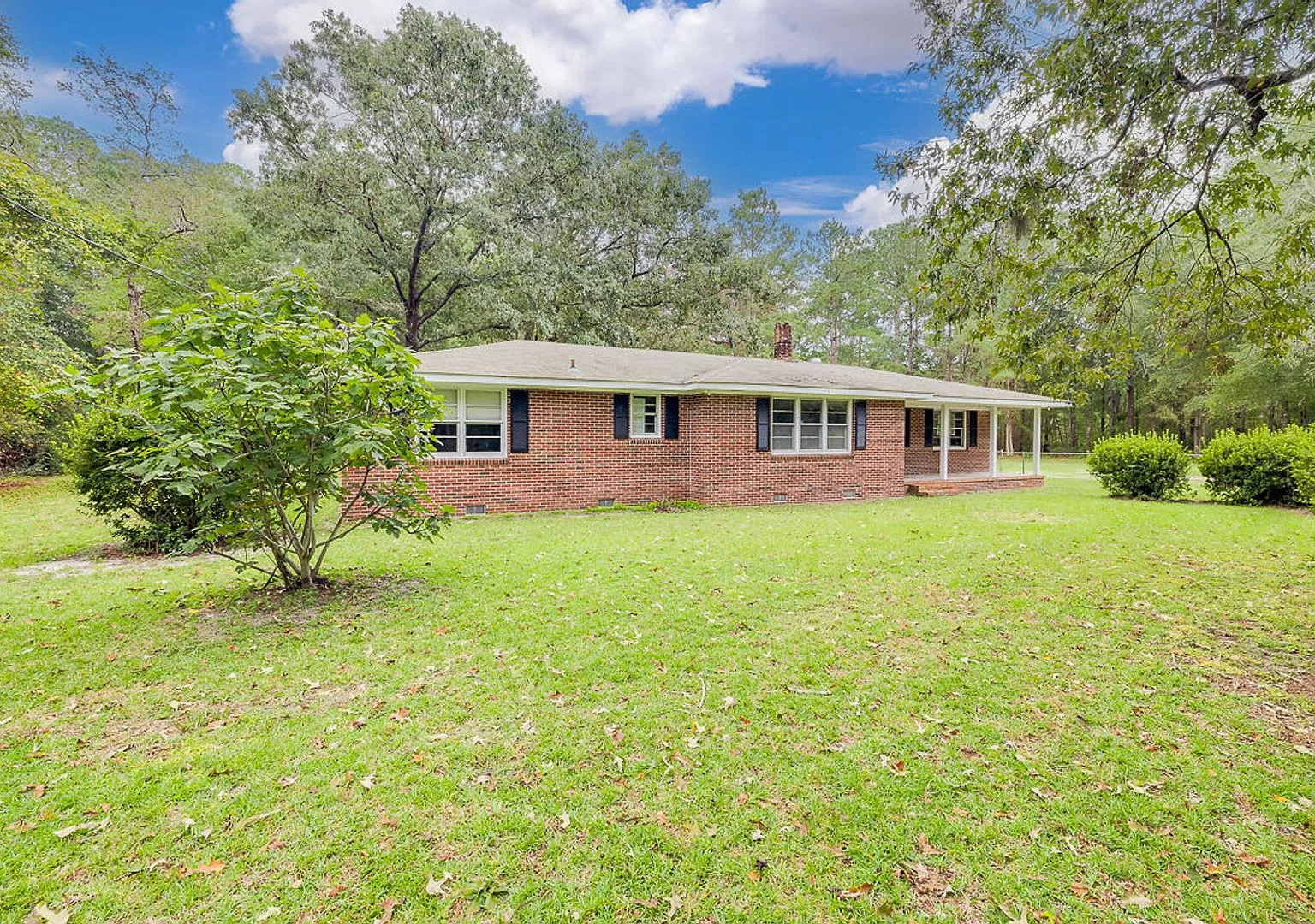 Spacious 5-Bedroom Home on 1.6 Acres with Fenced Yard in Rincon! — Photo 3