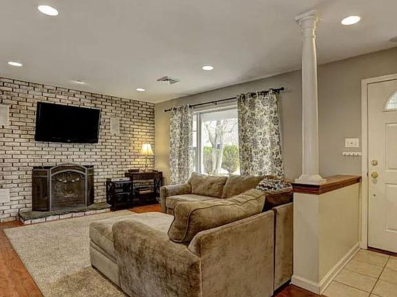3rd image of 1056 Tralee Dr