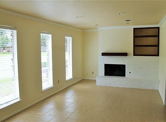 3rd image of 305 Bernice Ct