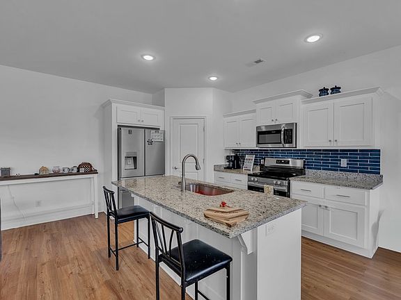 3rd image of 415 Old Morrison Rd