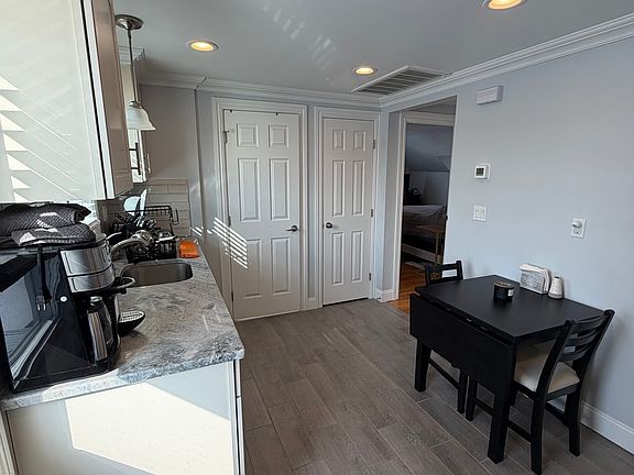 5th image of 337 2nd St #1