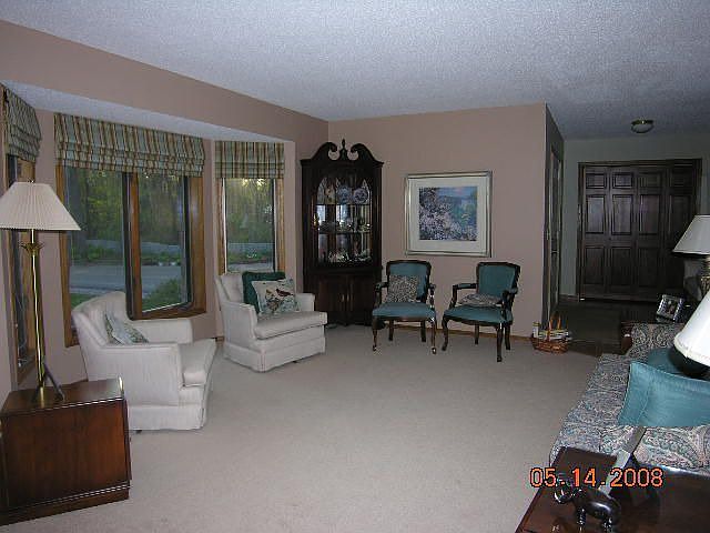 L Room features Bay window