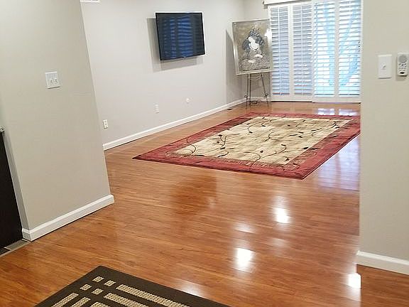 5th image of 708 E Fox Hills Dr
