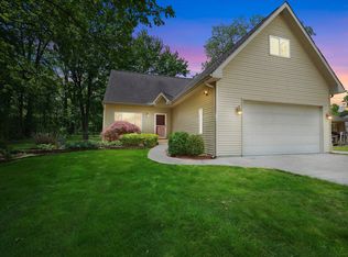 4387 Sunburst Ave, Waterford, MI 48329