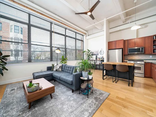 300 Communipaw Ave APT 111, Jersey City, NJ 07304