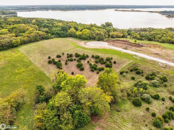 376 Lakeview Dr, Melrose, IA 52569