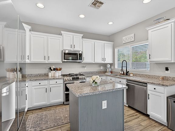 3rd image of 118 W Dragon Tree Ave
