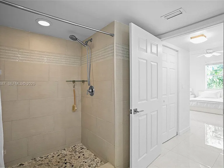 529 E Sheridan St #307 — Photo 26