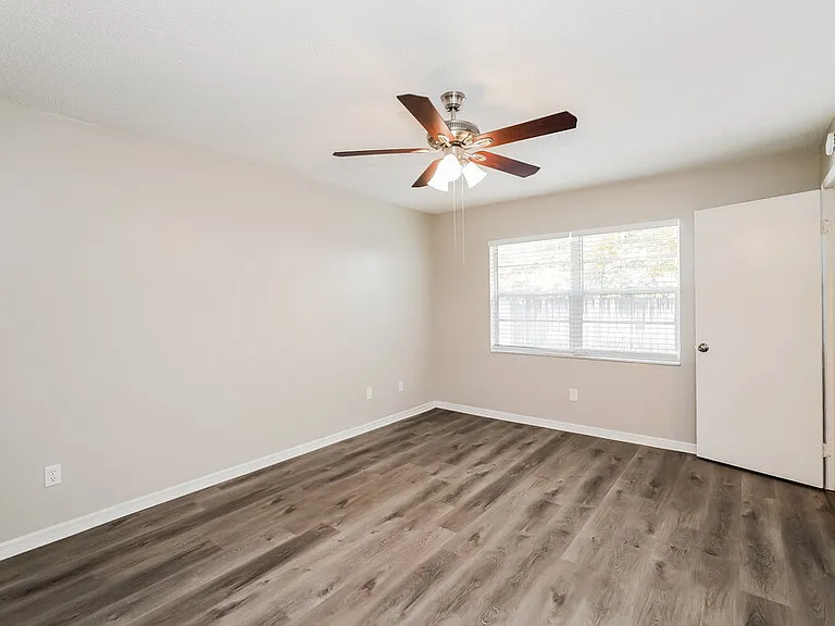 1352 Foxboro Dr — Photo 9