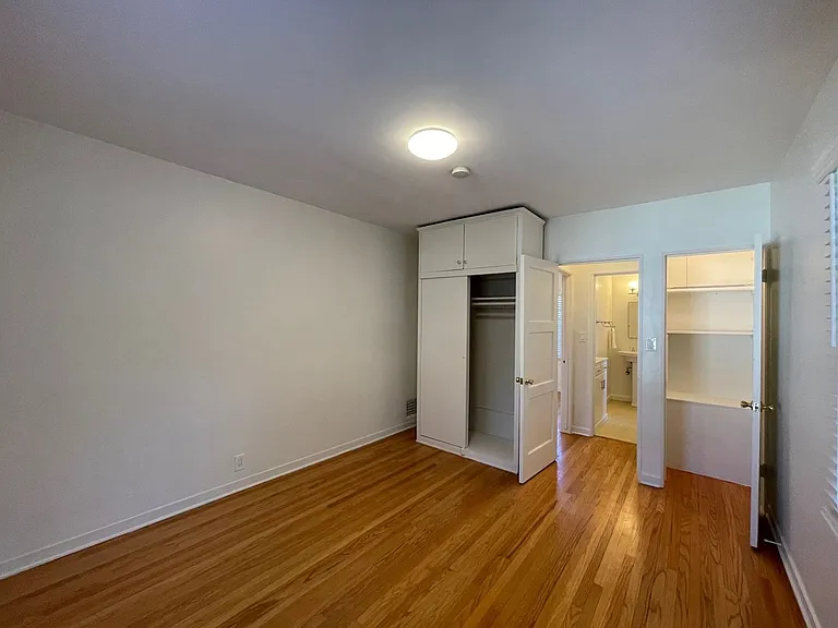 228-230 S Oakland Ave — Photo 16