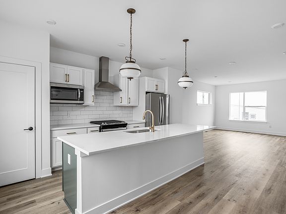 5th image of 459 Leota St