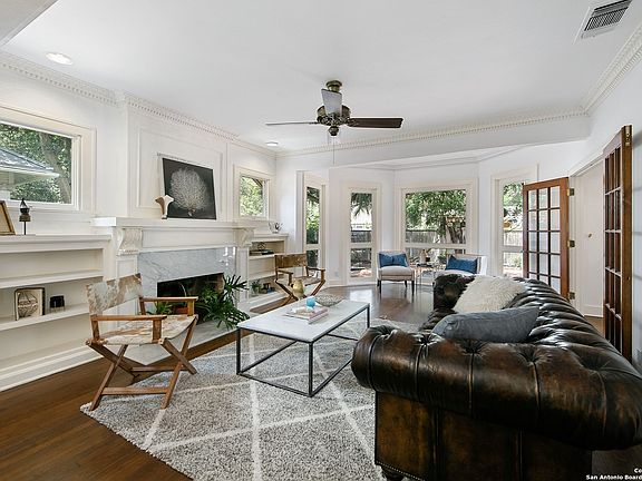4th image of 868 ESTES AVE