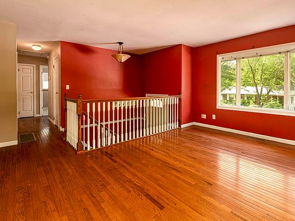 3rd image of 1005 W Willow St