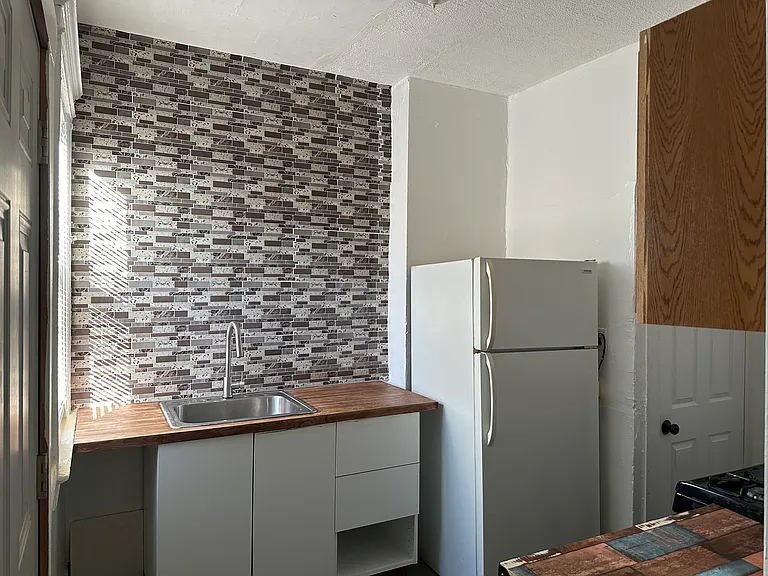 3352 Hudson Ave — Photo 6