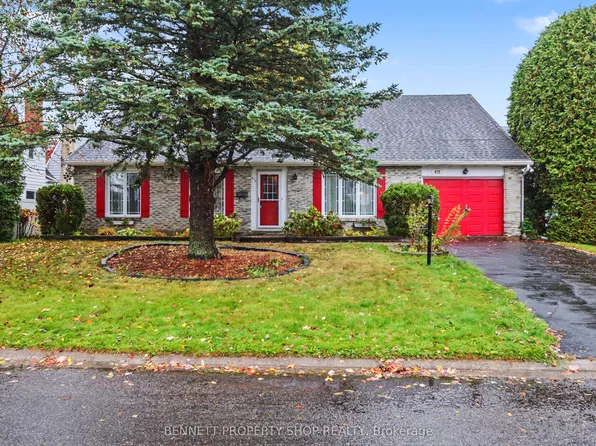872 Lawnsberry Dr, Ottawa, ON K1E 1X7