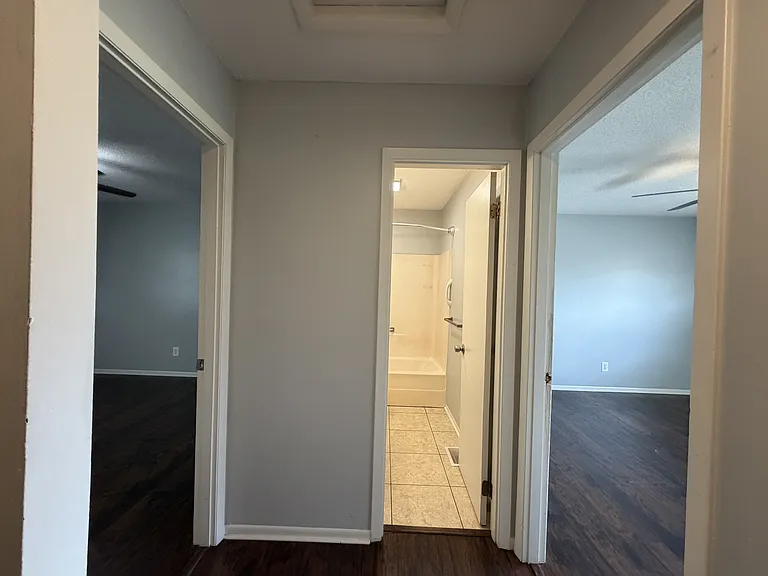 901 Olmstead Dr — Photo 11