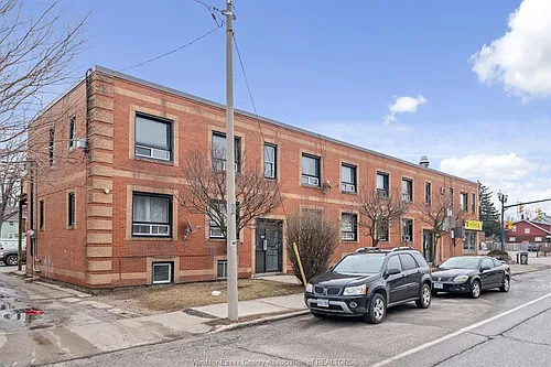 900 Ottawa St Photo 1