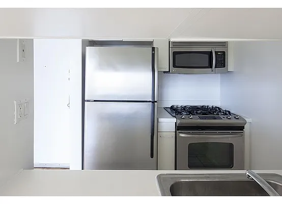 Rented by Warburg | media 10