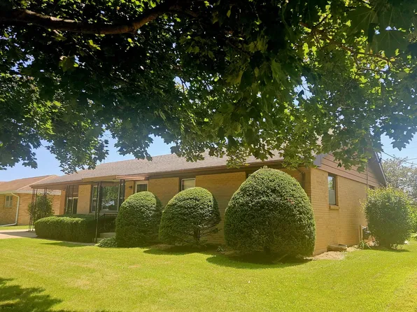 4007 Emerson Rd, Sterling, IL 61081
