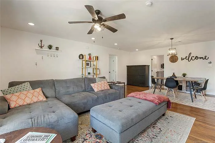 3 bed, 1800 sqft, $2,200 — Photo 4