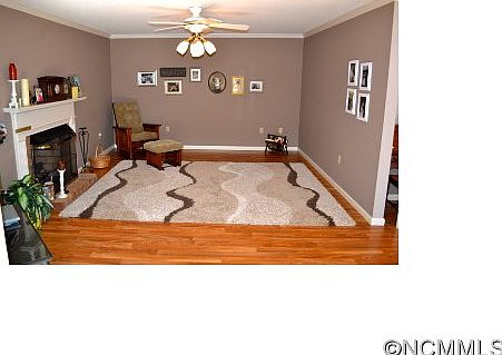 5th image of 29 Lodge Ln