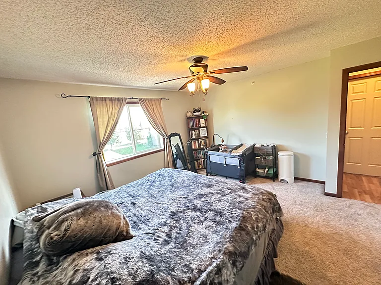 19360 Claremont Dr — Photo 33