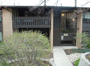 6145 Knollwood Dr #201, Willowbrook, IL 60527