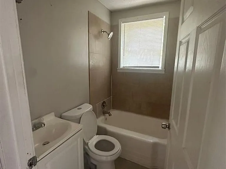 3208 Caffey Dr — Photo 4