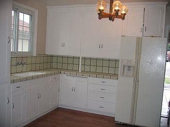 3rd image of 1048 Vine St