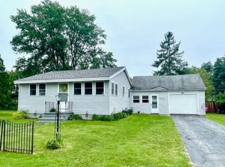 11 Pine St, Hollis, NH 03054