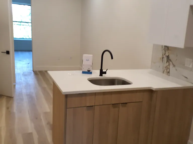 163 Park Ave #4R — Photo 2