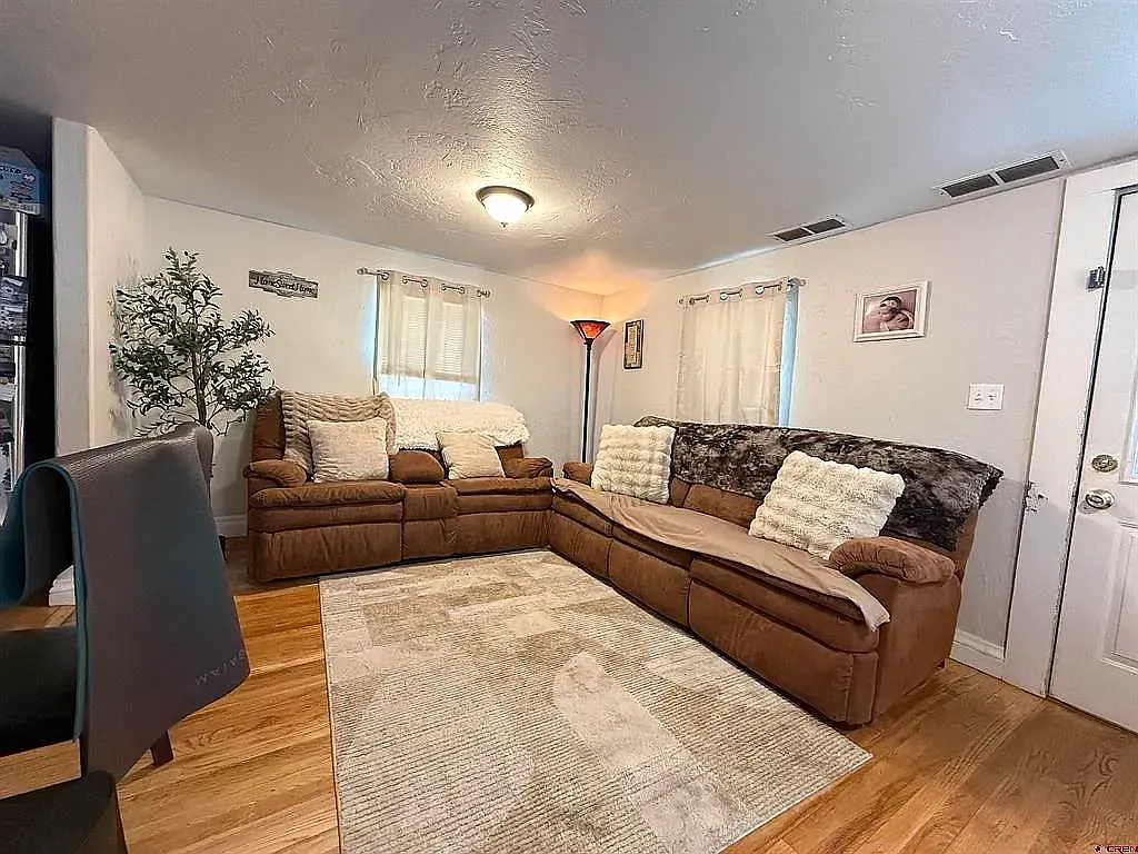 3 bed, 1634 sqft, $1,800 — Photo 2