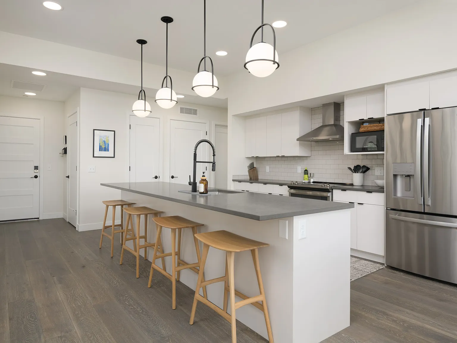 2 bed, 1600 sqft, $3,700 — Photo 2