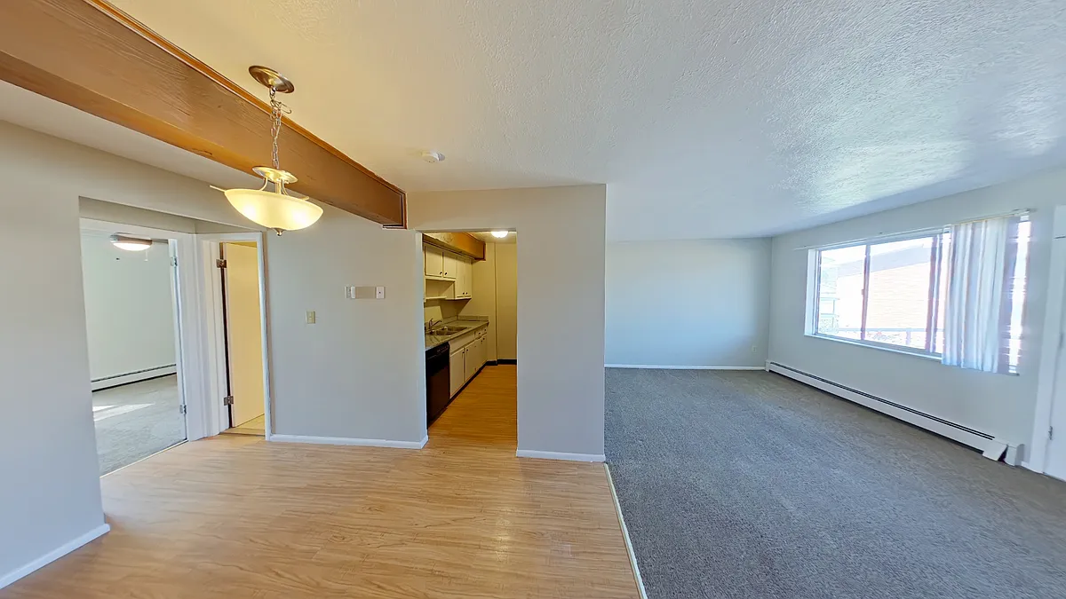 Building Photo - 206-8690 Broadview Rd #206
