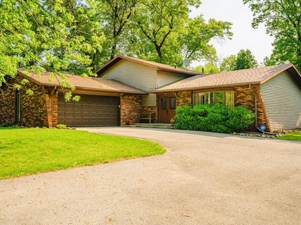 9965 Rustic Dr, Demotte, IN 46310