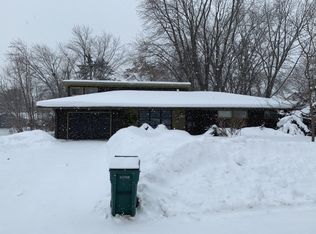 1864 Draper Dr, Roseville, MN 55113