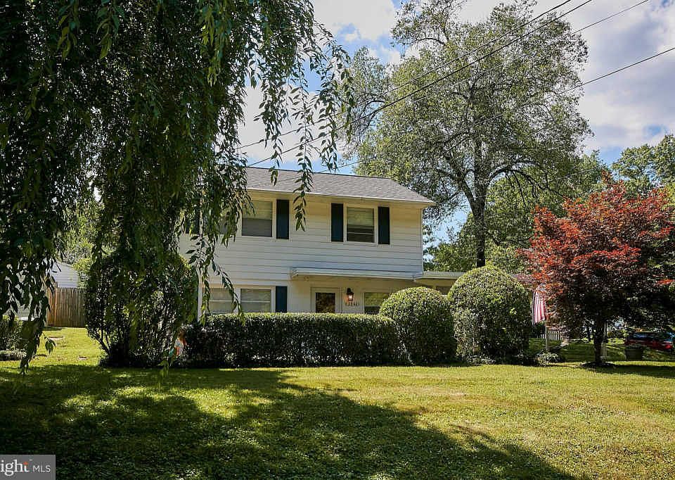 1st image of 2940 Wallace Dr