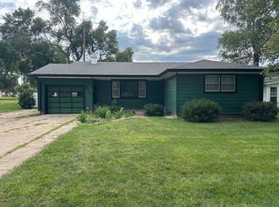 910 Thompson St, Chester, NE 68327