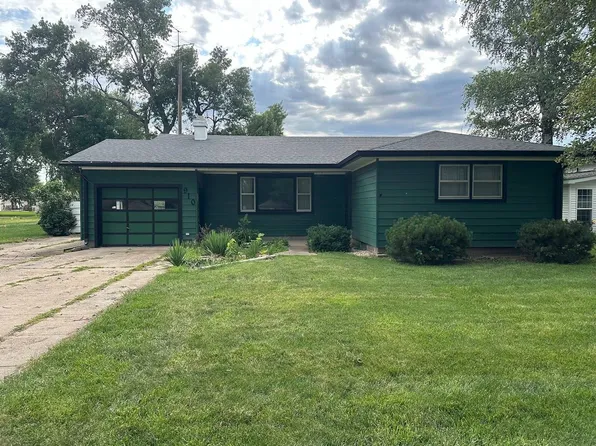 910 Thompson St, Chester, NE 68327