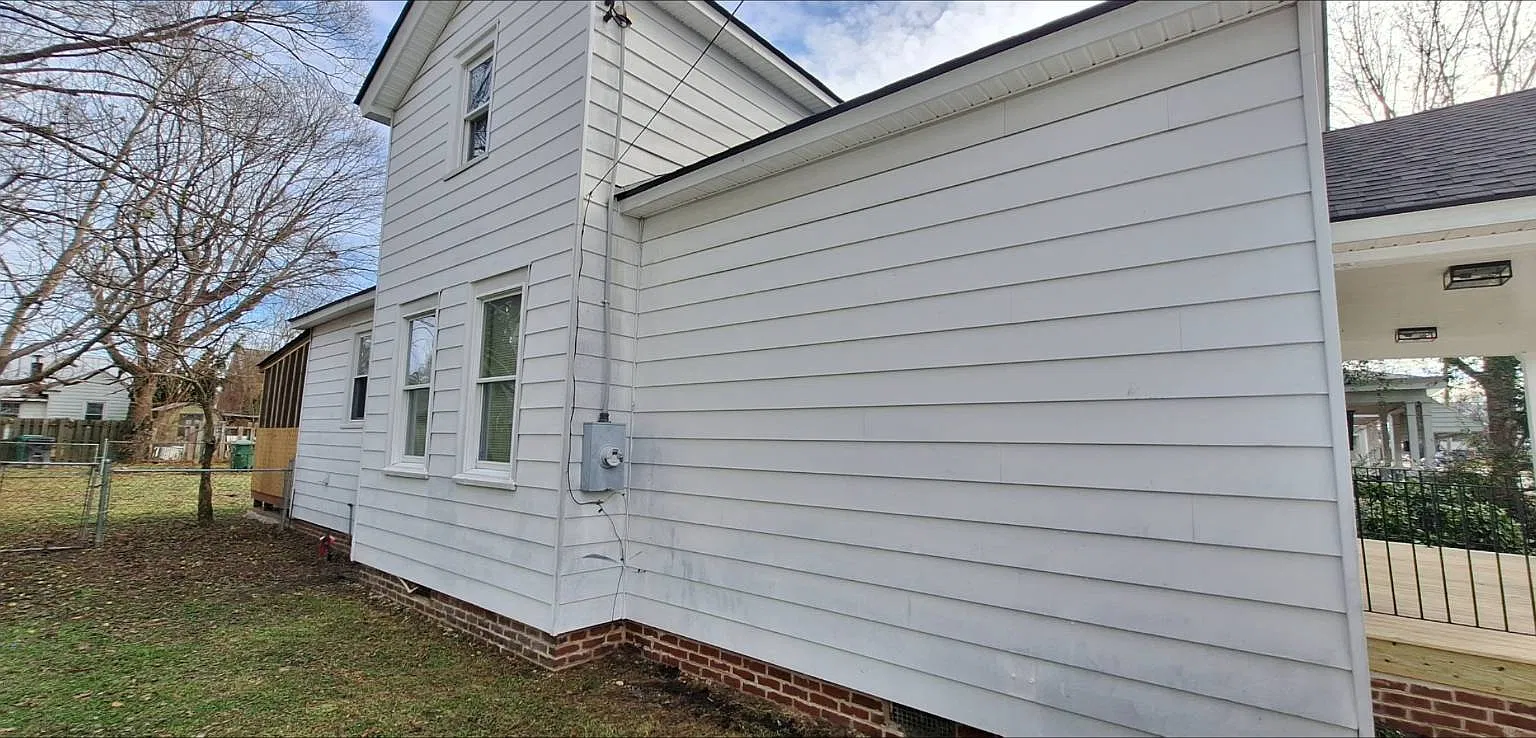 6 bed, 3.0 bath, 2400 sqft, $3,200 — Photo 4