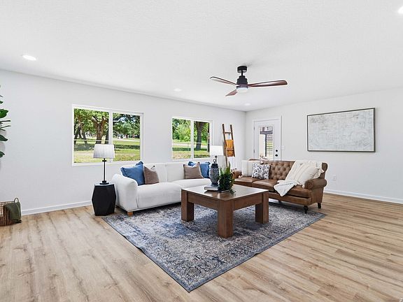 2nd image of 400 Wedgewood Way
