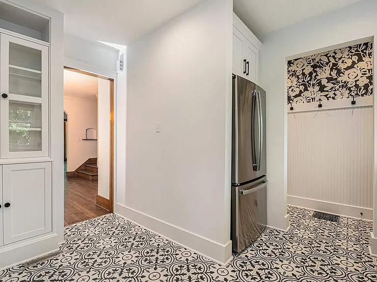 719 Fulton St E — Photo 15
