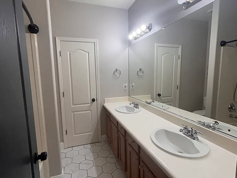 1519 W Castoro Way — Photo 17
