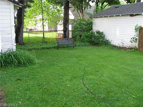 3rd image of 655 Marguerite Ave