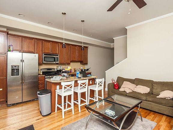 5th image of 3154 S Prairie Ave