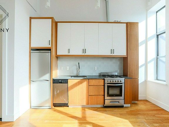 2nd image of 950 Willoughby Ave #116