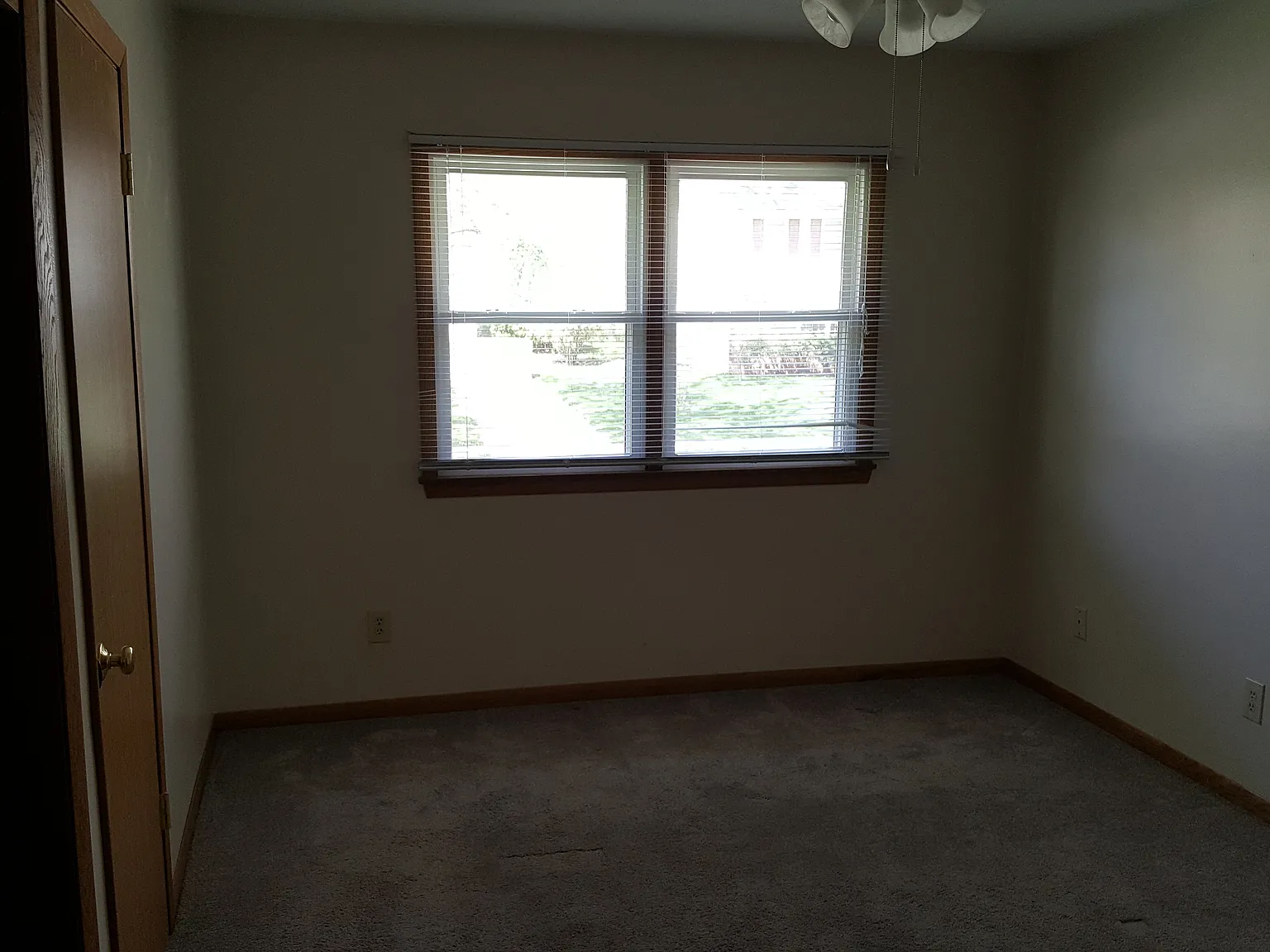 2 bed, 910 sqft, $1,100 — Photo 3