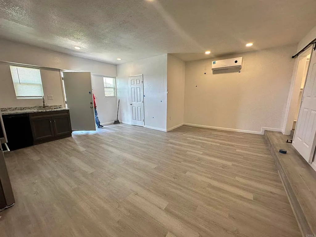 1 bed, 400 sqft, $2,000 — Photo 3